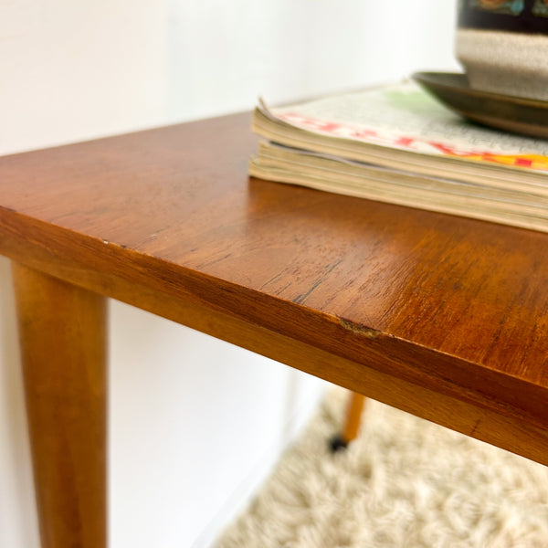 SIDE TABLE ON CASTOR WHEELS