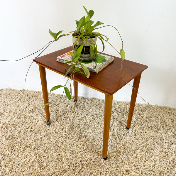 SIDE TABLE ON CASTOR WHEELS