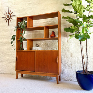 WALL UNIT ROOM DIVIDER