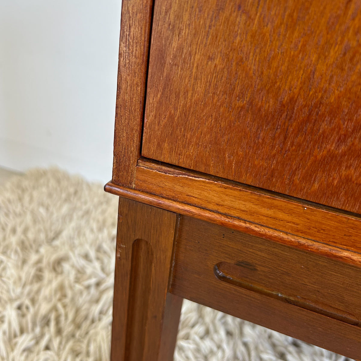 GAINSBOROUGH TELEPHONE TABLE