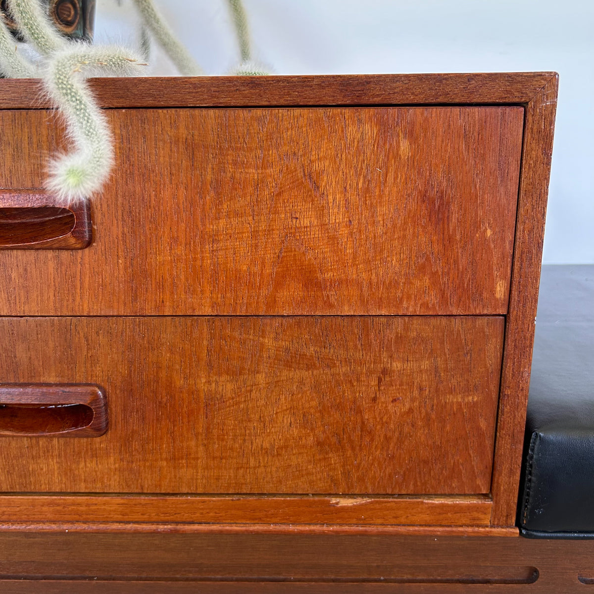 GAINSBOROUGH TELEPHONE TABLE