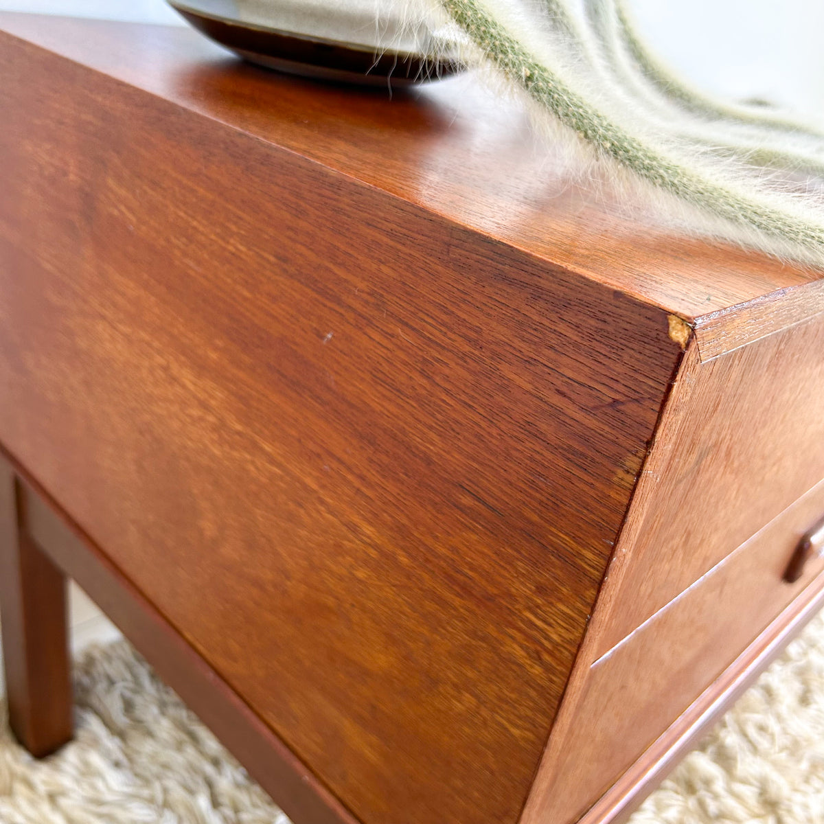 GAINSBOROUGH TELEPHONE TABLE