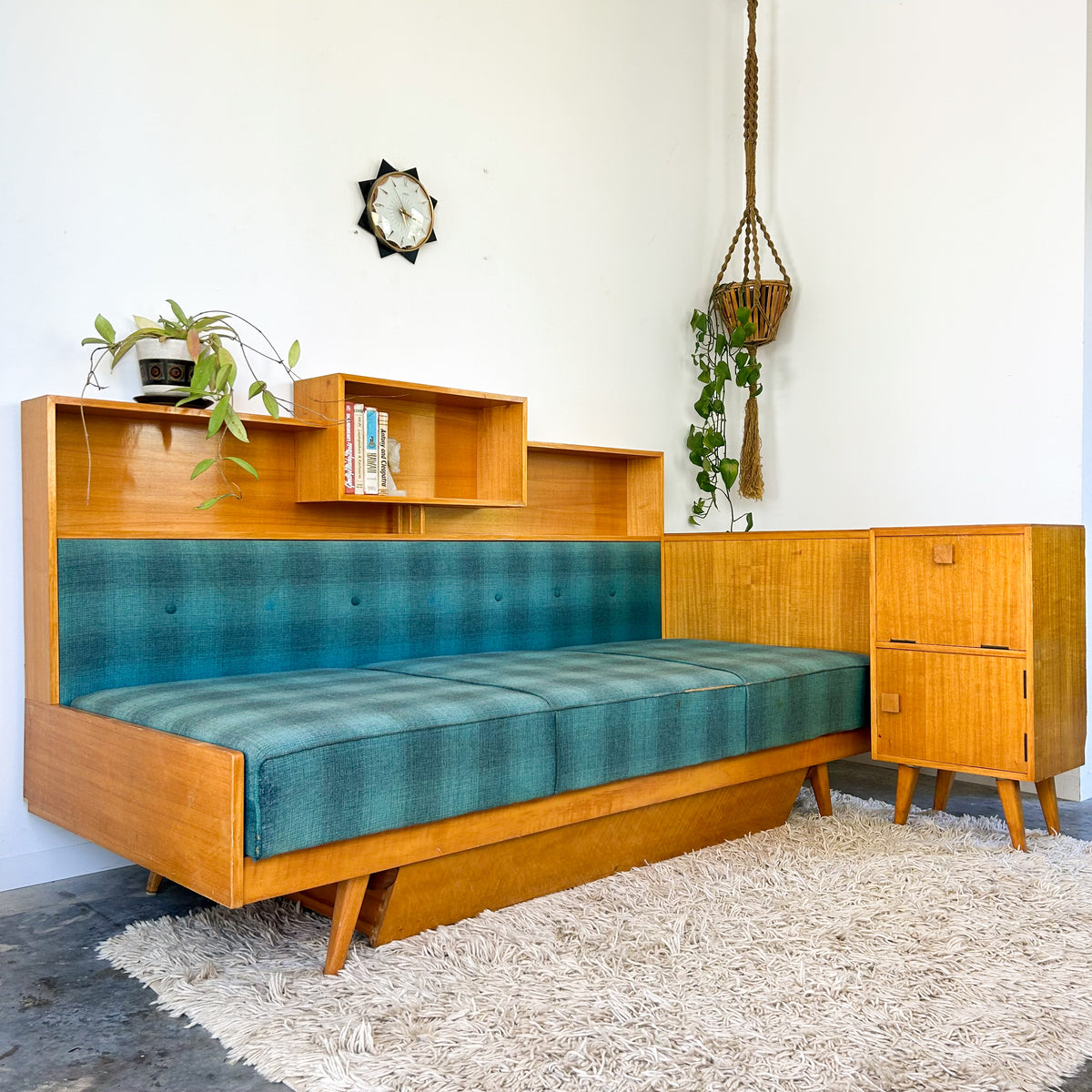 1950s DAY BED CORNER LOUNGE