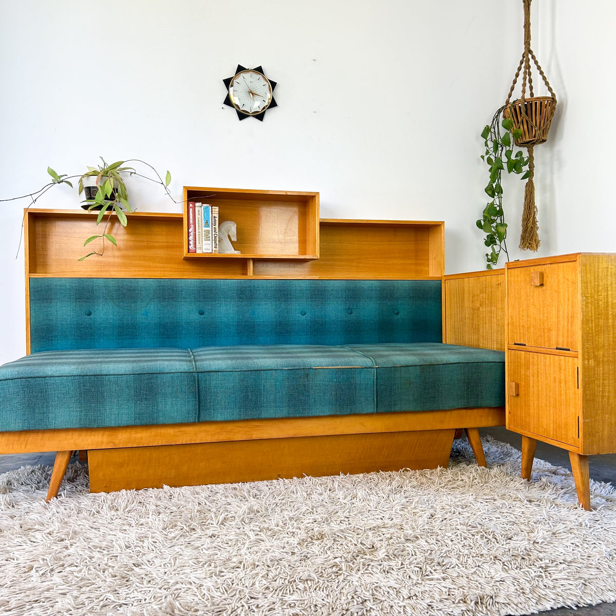 1950s DAY BED CORNER LOUNGE