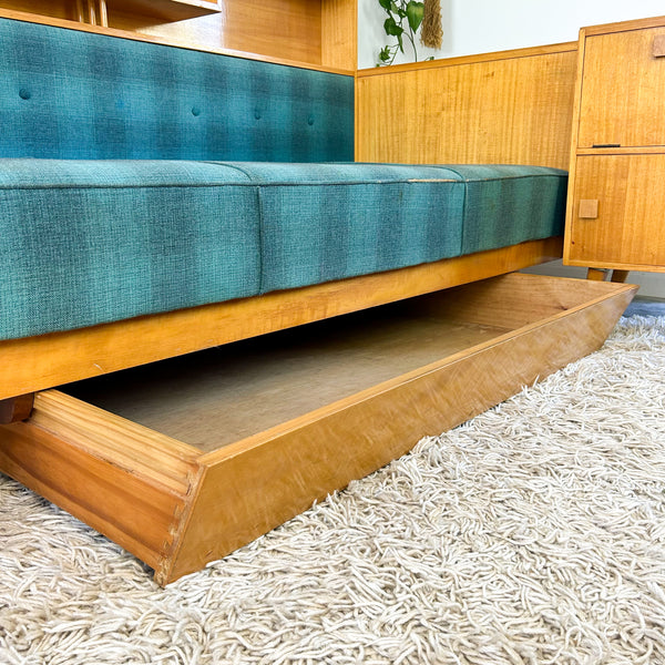1950s DAY BED CORNER LOUNGE