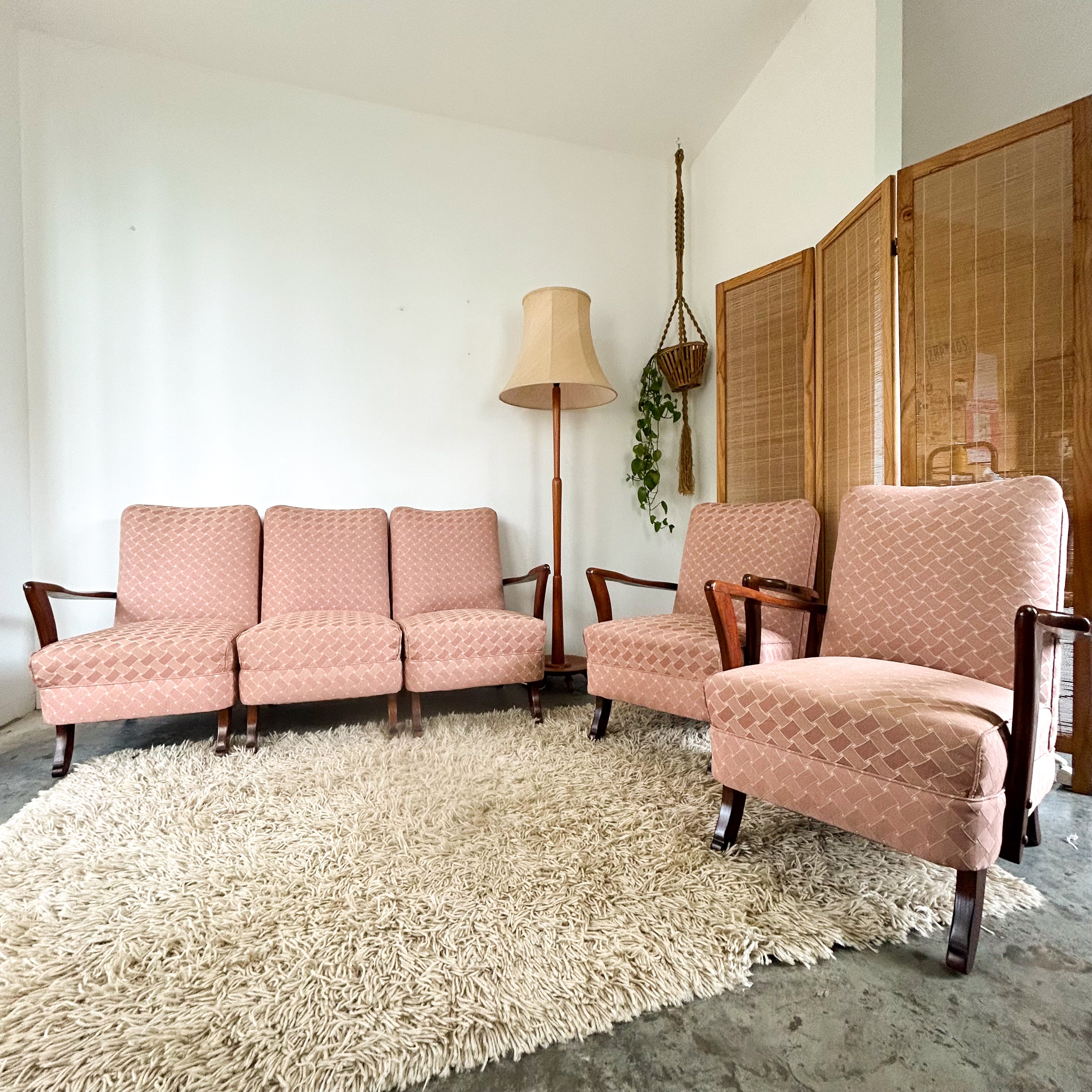 MODULAR LOUNGE SUITE