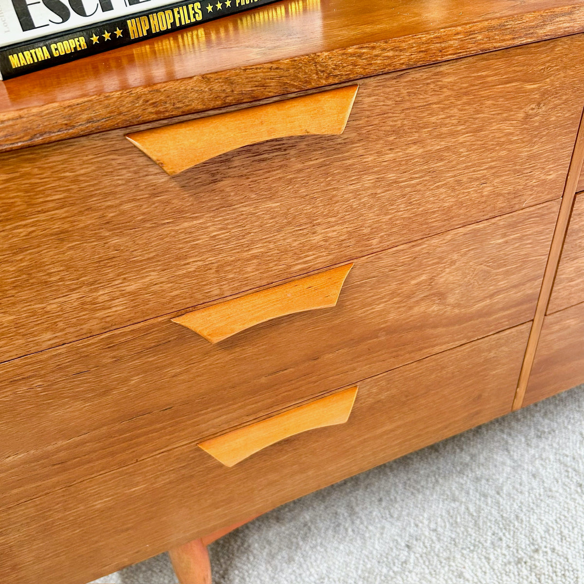 DRESSER DRAWERS WITH MIRROR