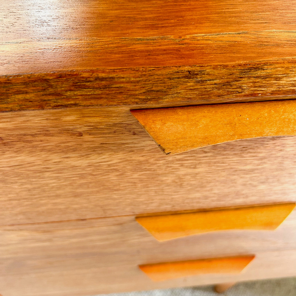 DRESSER DRAWERS WITH MIRROR