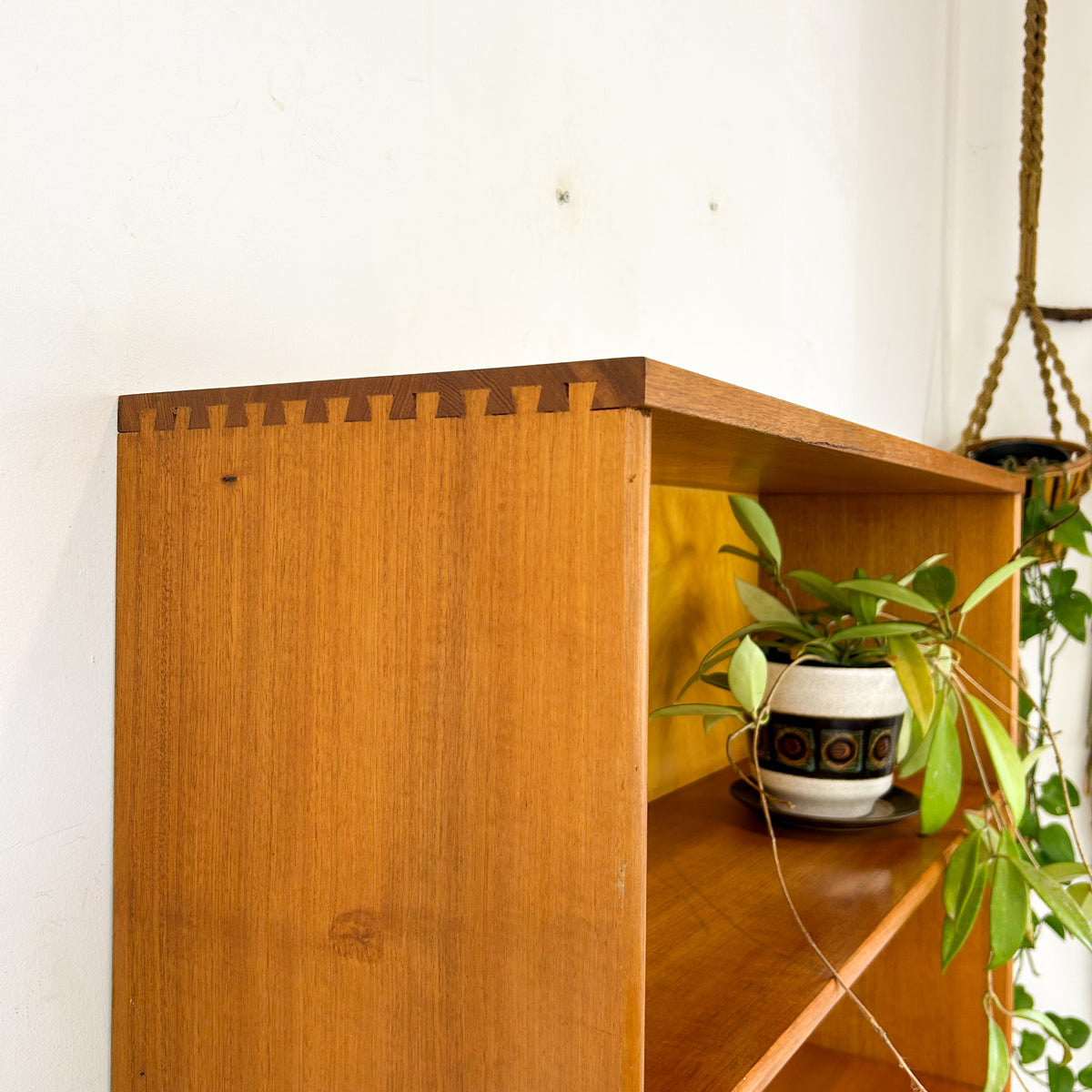 HARDWOOD BOOKCASE W DOVETAIL JOINERY