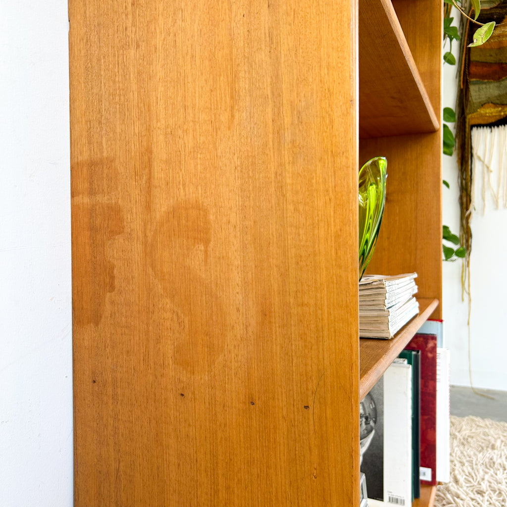 HARDWOOD BOOKCASE W DOVETAIL JOINERY