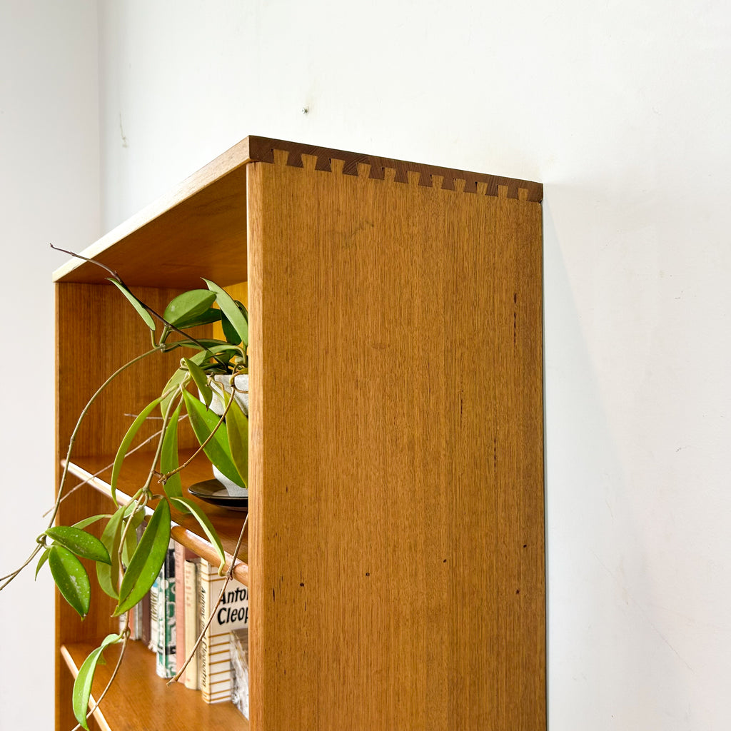 HARDWOOD BOOKCASE W DOVETAIL JOINERY