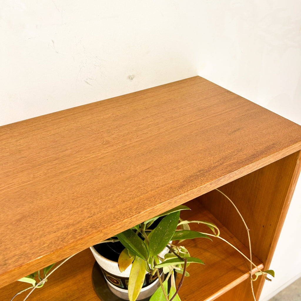 HARDWOOD BOOKCASE W DOVETAIL JOINERY