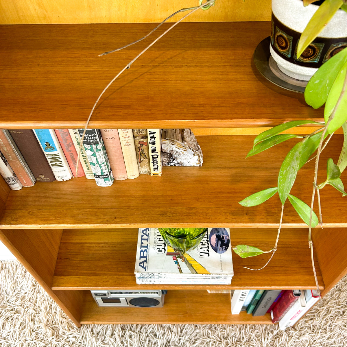 HARDWOOD BOOKCASE W DOVETAIL JOINERY