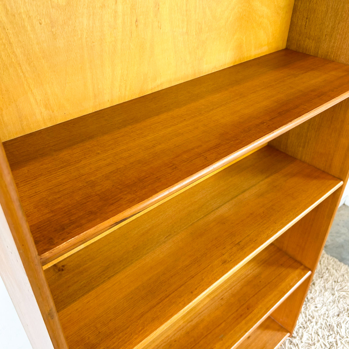 HARDWOOD BOOKCASE W DOVETAIL JOINERY
