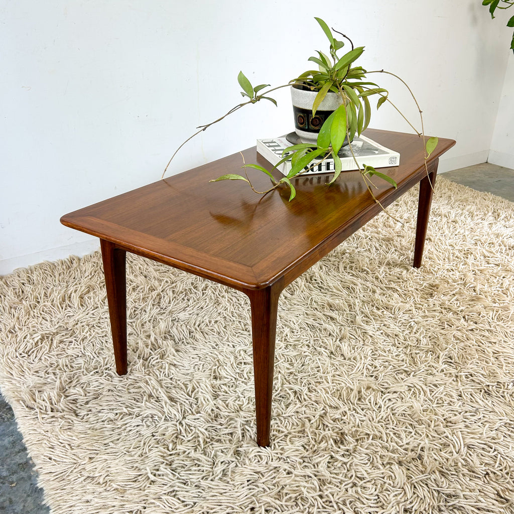 SOLID TIMBER COFFEE TABLE