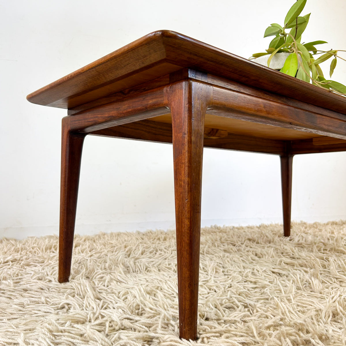 SOLID TIMBER COFFEE TABLE