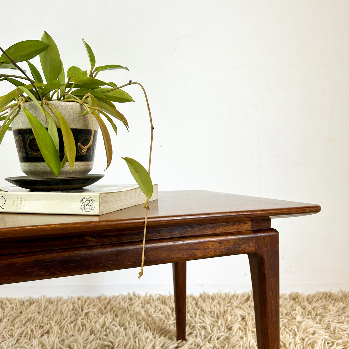 SOLID TIMBER COFFEE TABLE