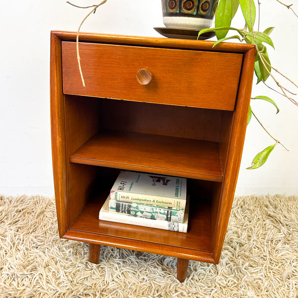 BEDSIDE TABLE (SINGLE)