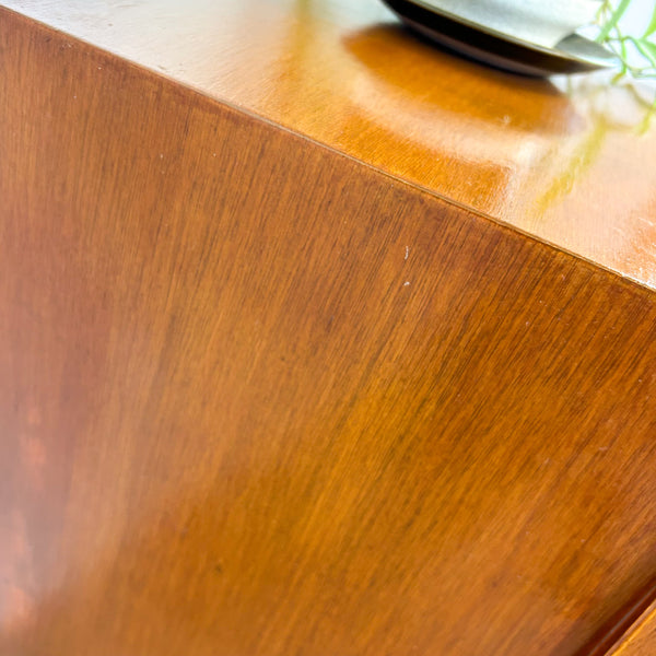 BEDSIDE TABLE (SINGLE)