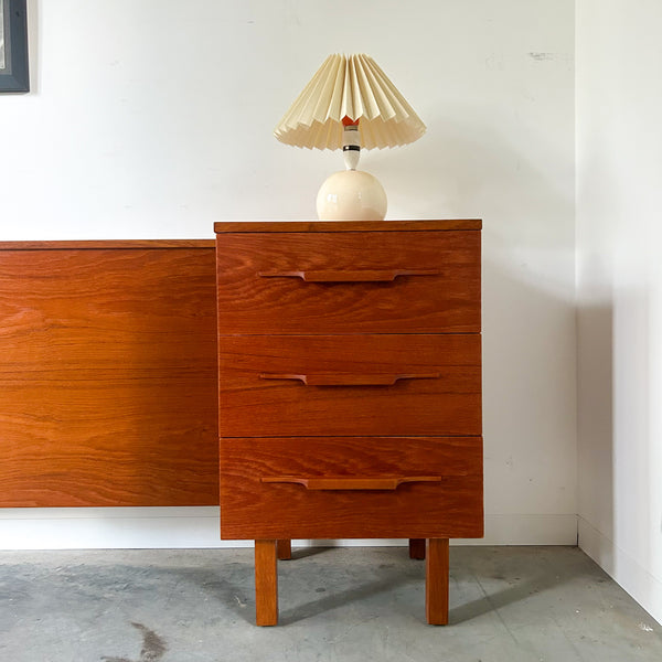 QUEEN SIZE HEADBOARD & BEDSIDE DRAWERS