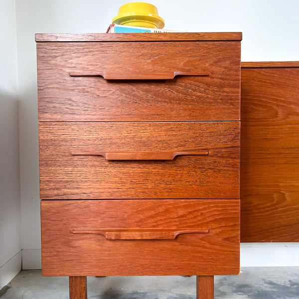 QUEEN SIZE HEADBOARD & BEDSIDE DRAWERS