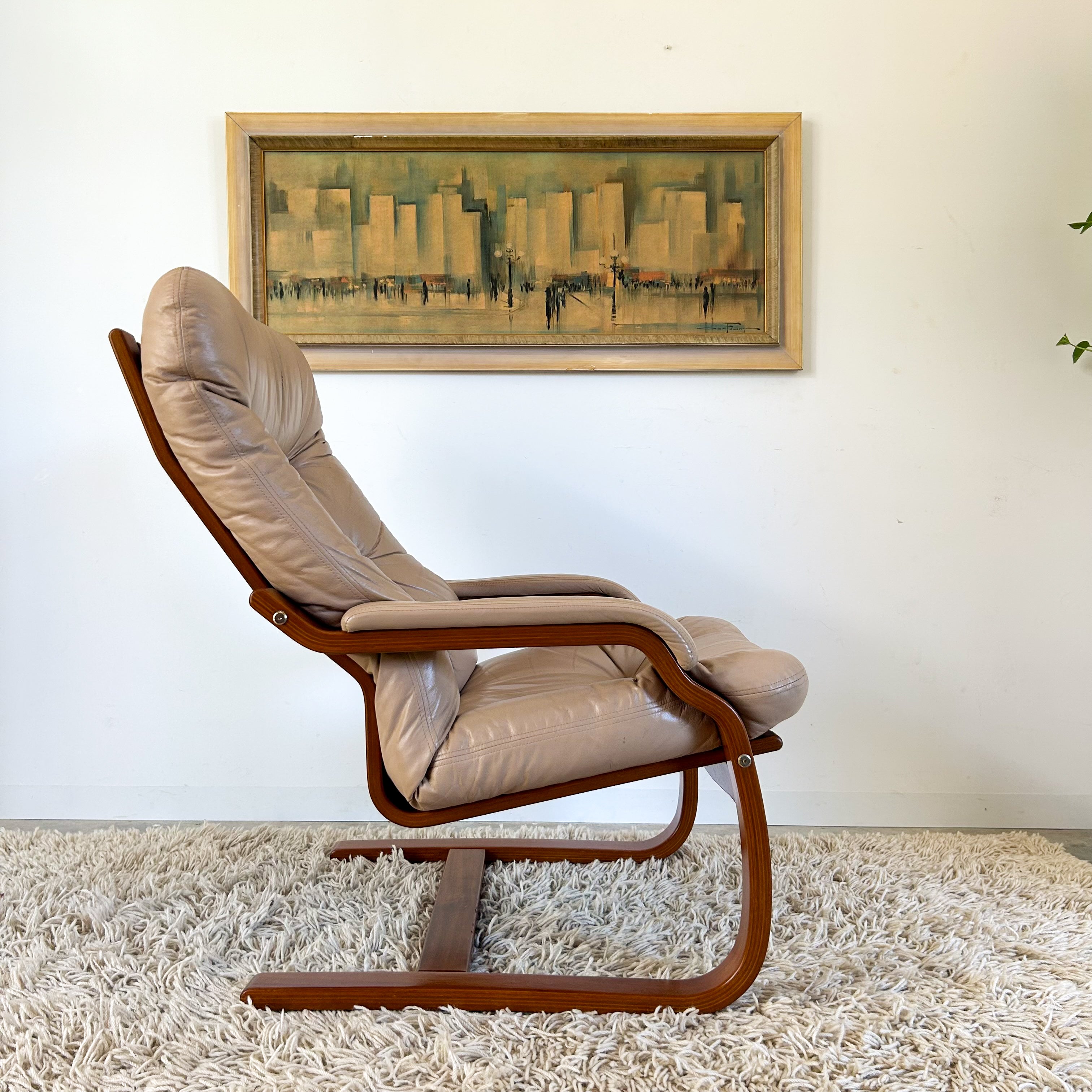 BEIGE LEATHER CANTILEVER ARMCHAIR #1
