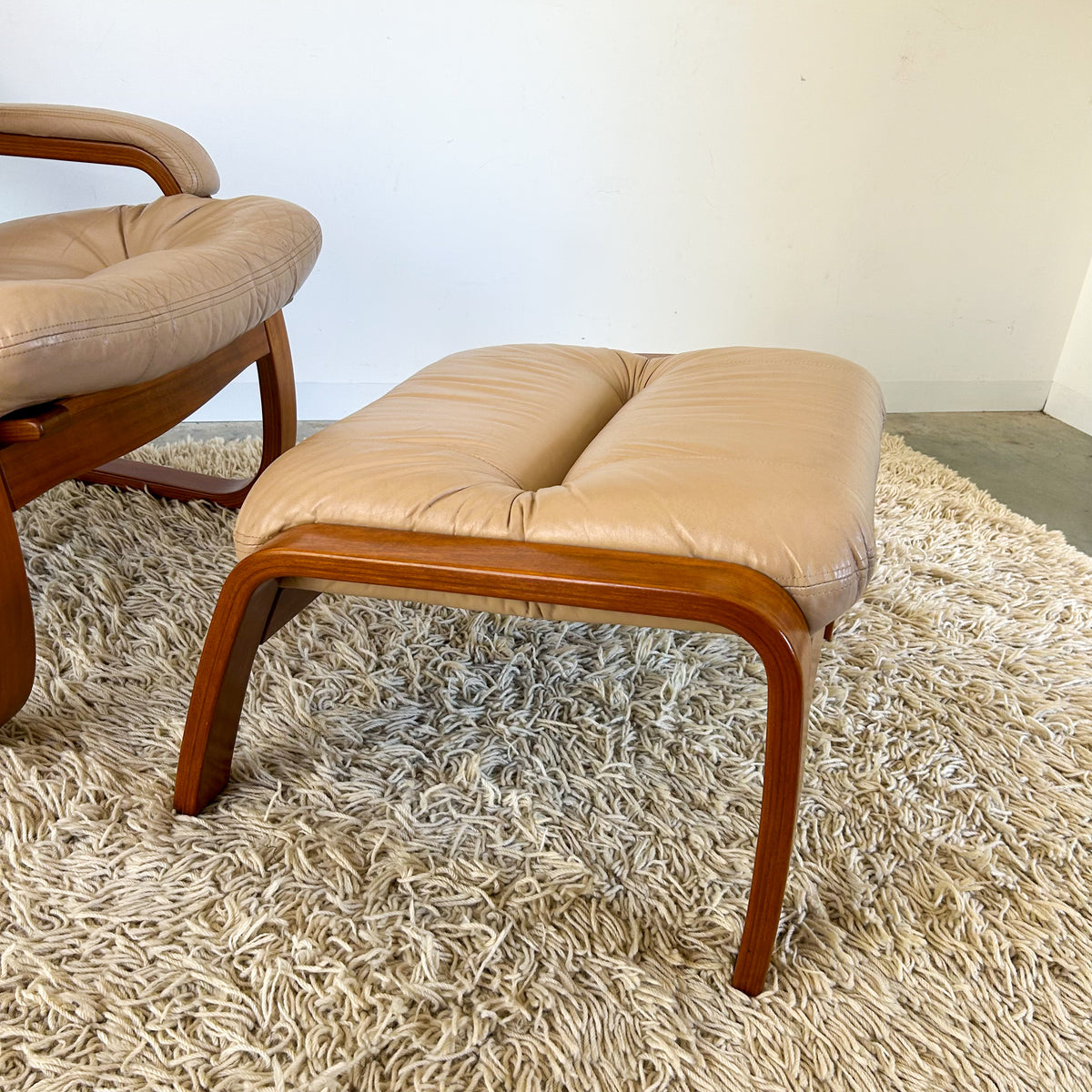 BEIGE LEATHER FOOTSTOOL