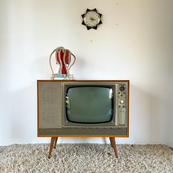 1963 KRIESLER POWER TUNE CLOCK MATIC TELEVISION
