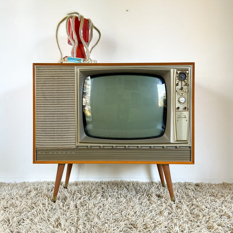 1963 KRIESLER POWER TUNE CLOCK MATIC TELEVISION