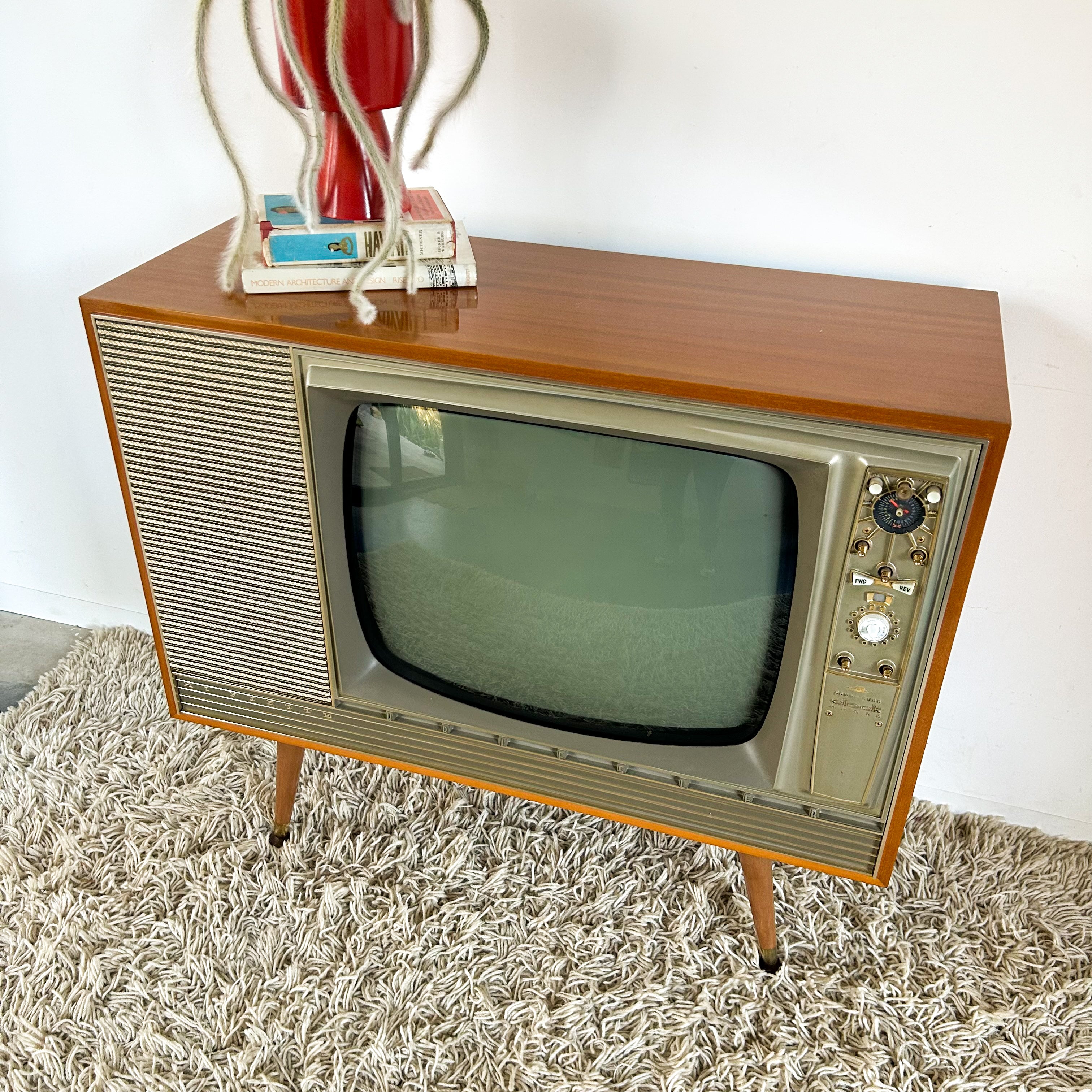 1963 KRIESLER POWER TUNE CLOCK MATIC TELEVISION – HEY JUDE WORKSHOP
