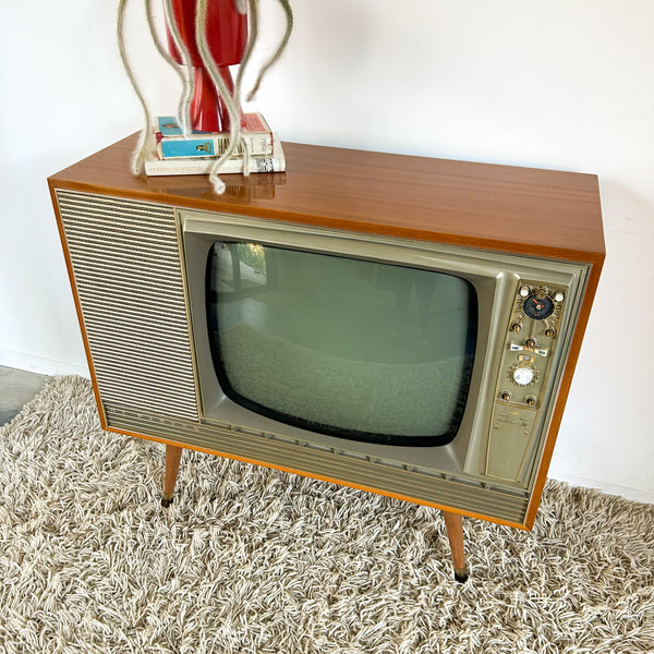 1963 KRIESLER POWER TUNE CLOCK MATIC TELEVISION