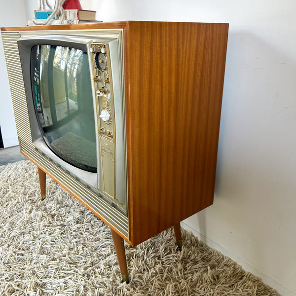 1963 KRIESLER POWER TUNE CLOCK MATIC TELEVISION