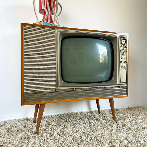 1963 KRIESLER POWER TUNE CLOCK MATIC TELEVISION