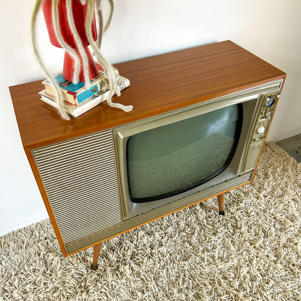 1963 KRIESLER POWER TUNE CLOCK MATIC TELEVISION