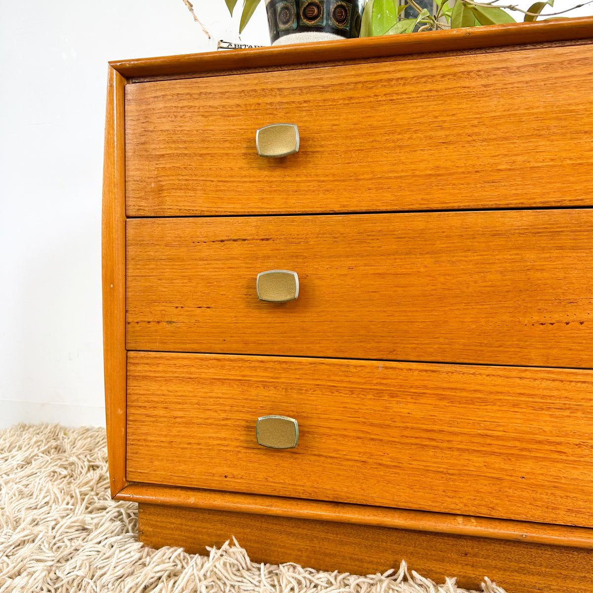 ALROB DRESSER DRAWERS WITH MIRROR