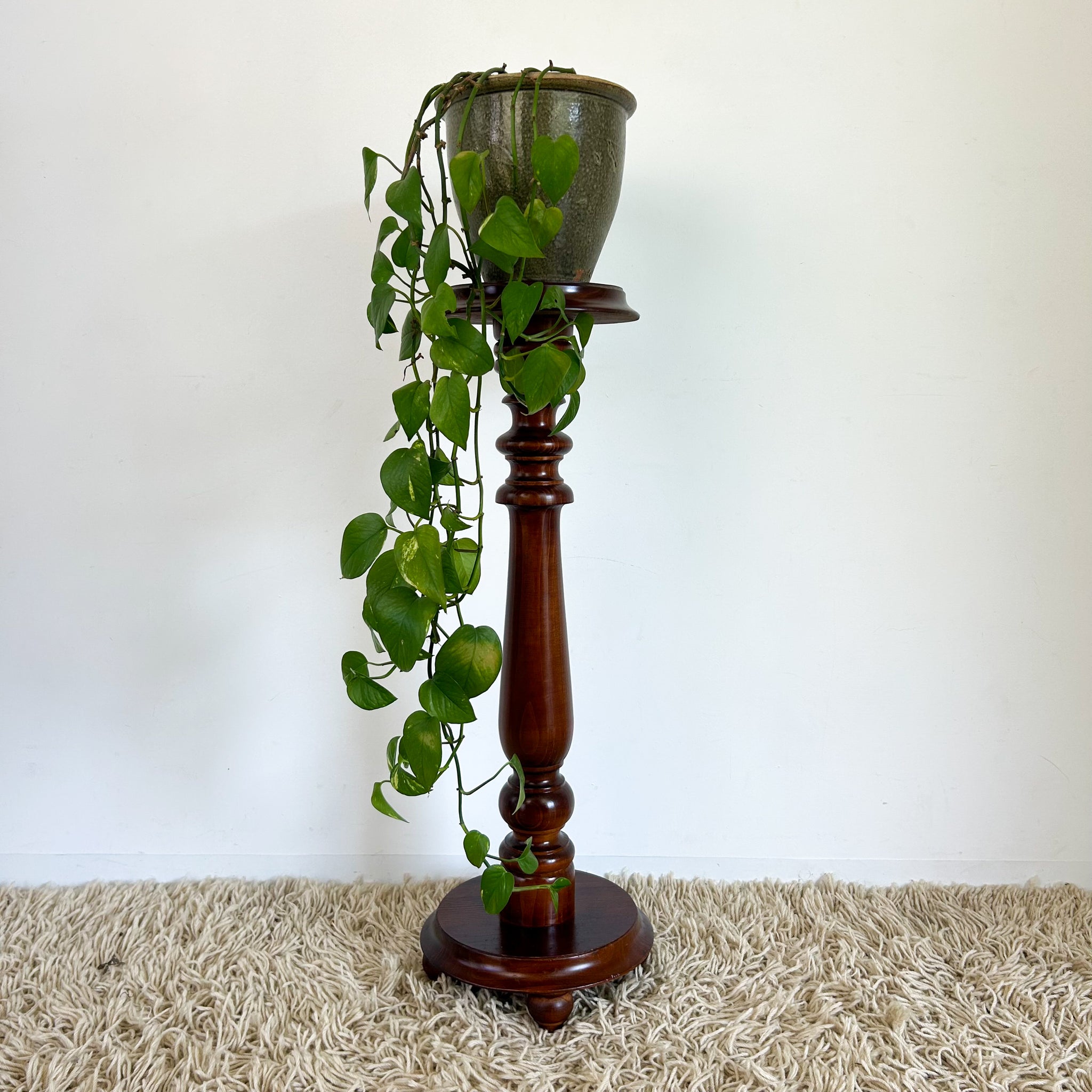 TURNED WOODEN PEDESTAL