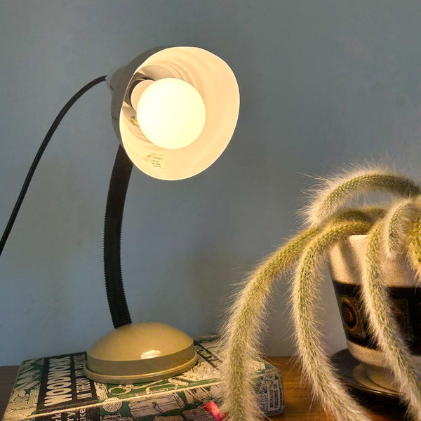 BEIGE TABLE LAMP