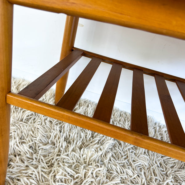 COFFEE TABLE WITH SLATTED MAGAZINE RACK