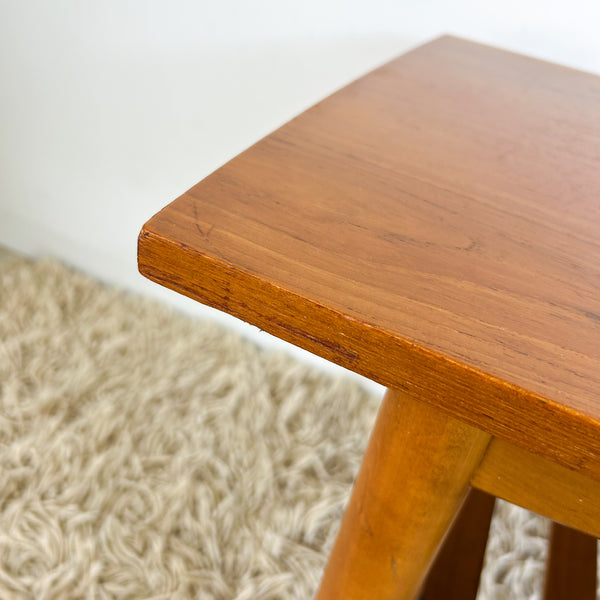 COFFEE TABLE WITH SLATTED MAGAZINE RACK