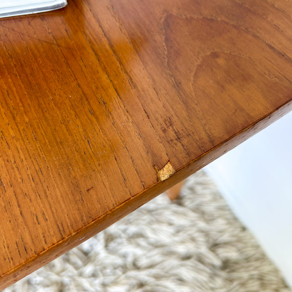 COFFEE TABLE WITH SLATTED MAGAZINE RACK