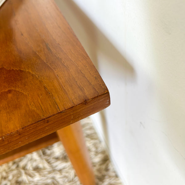 COFFEE TABLE WITH SLATTED MAGAZINE RACK
