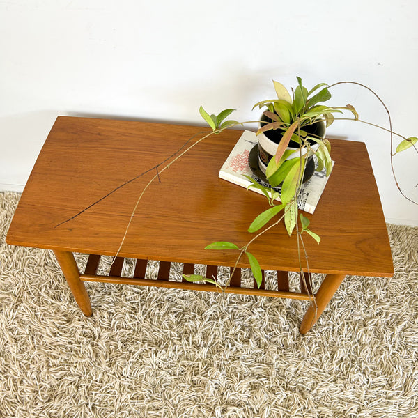 COFFEE TABLE WITH SLATTED MAGAZINE RACK