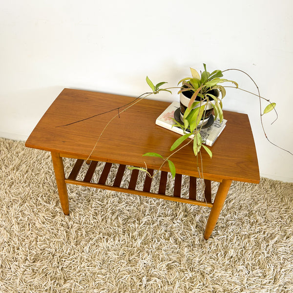 COFFEE TABLE WITH SLATTED MAGAZINE RACK