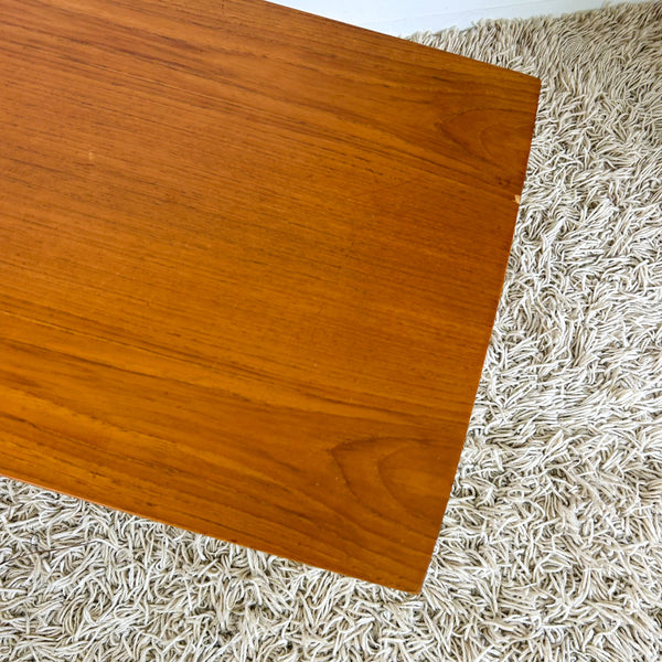 COFFEE TABLE WITH SLATTED MAGAZINE RACK