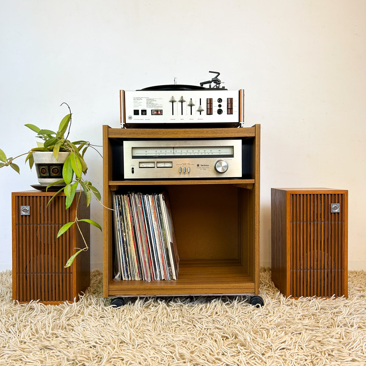 LAMINATE STEREO TROLLEY
