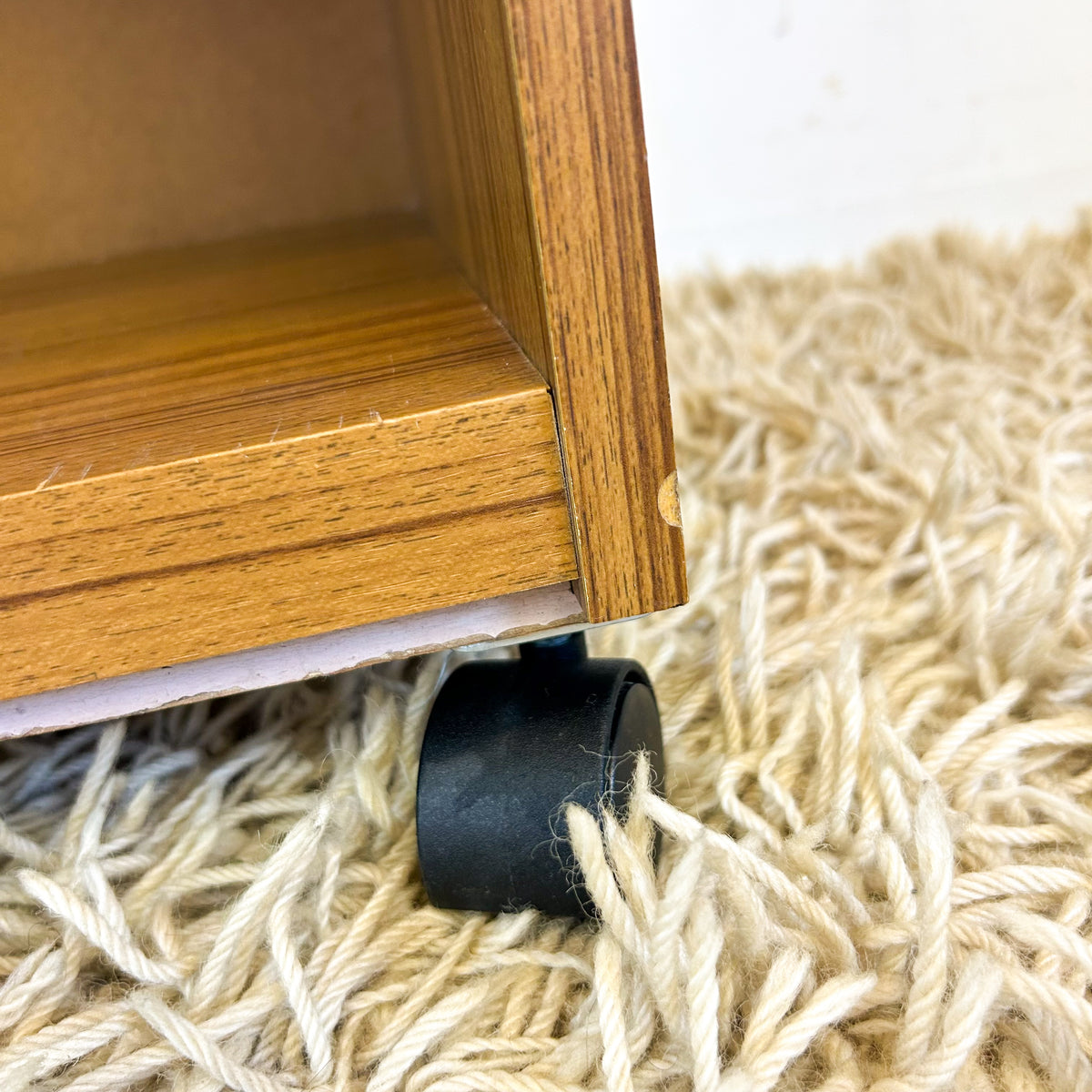 LAMINATE STEREO TROLLEY