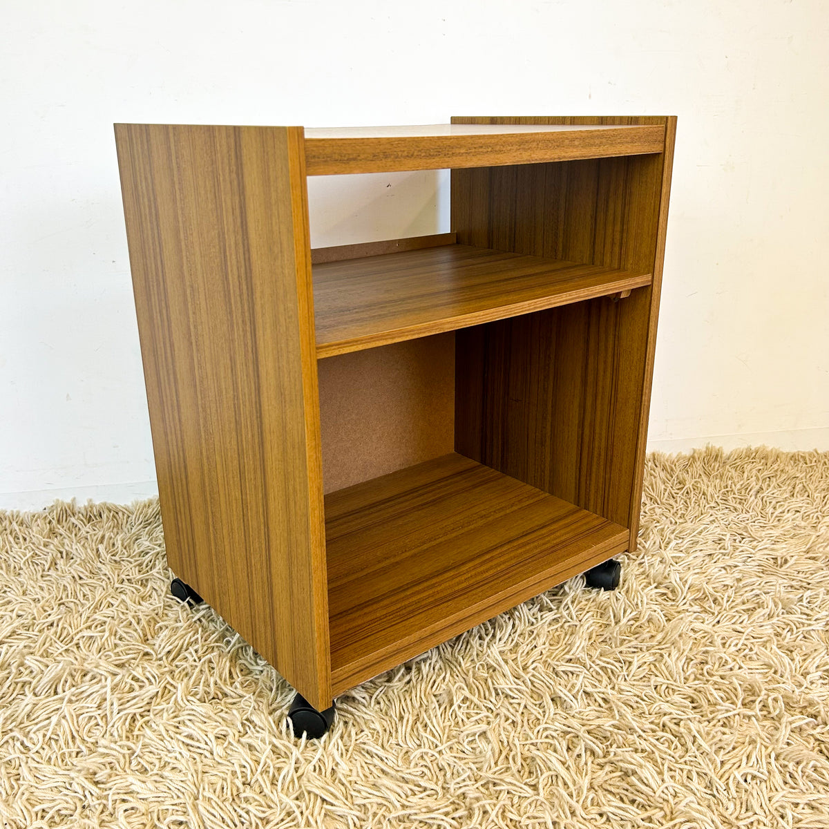 LAMINATE STEREO TROLLEY