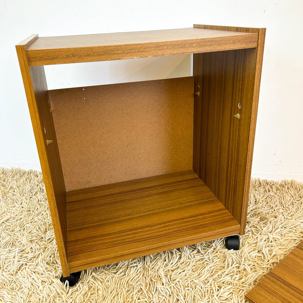 LAMINATE STEREO TROLLEY