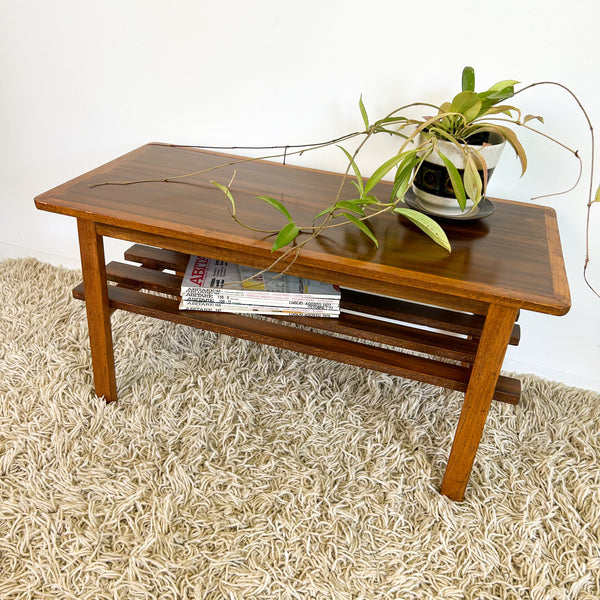 COFFEE TABLE WITH SLATTED MAGAZINE RACK