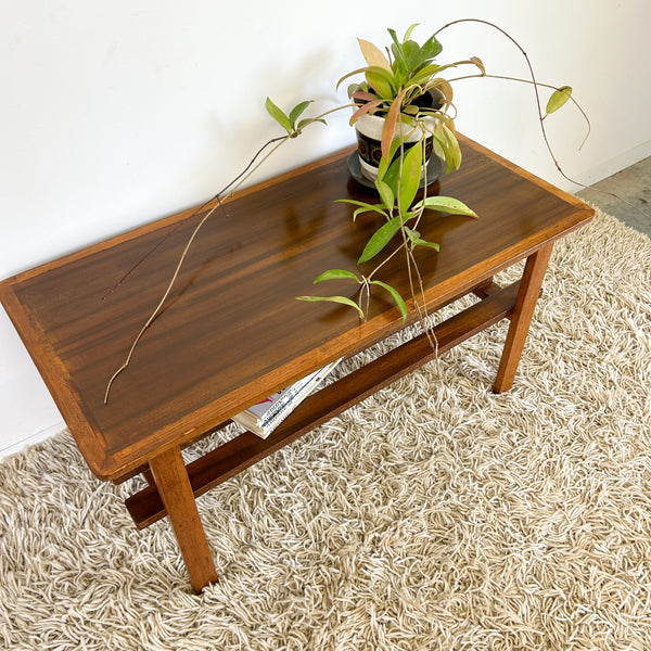 COFFEE TABLE WITH SLATTED MAGAZINE RACK